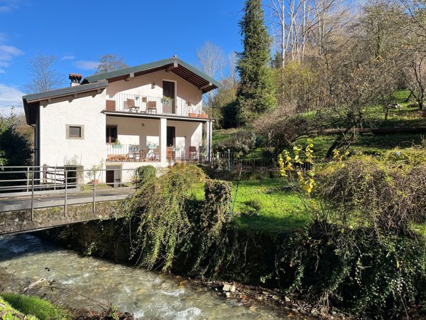 casa indipendente in vendita a Castelnuovo di Garfagnana