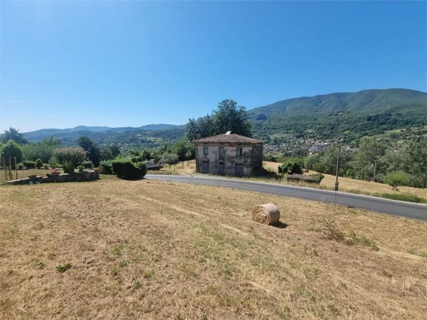 casa indipendente in vendita a Castelnuovo di Garfagnana