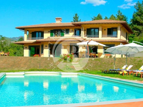 casa indipendente in vendita a Castelnuovo di Garfagnana