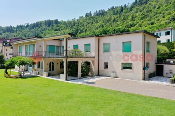 casa indipendente in vendita a Castelnuovo di Garfagnana