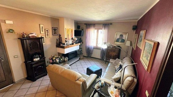 intera palazzina in vendita a Castelnuovo di Garfagnana in zona Monteperpoli