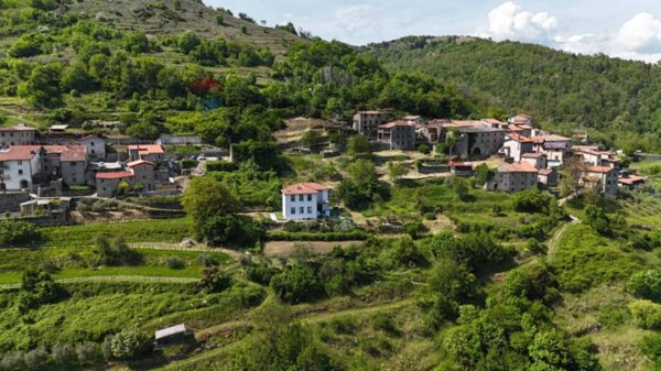casa indipendente in vendita a Castelnuovo di Garfagnana in zona Rontano