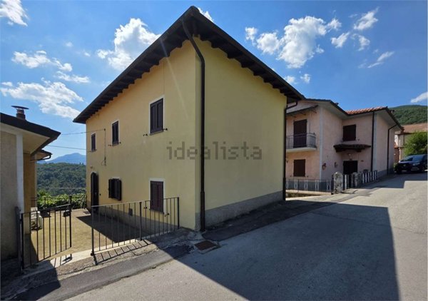 casa indipendente in vendita a Castelnuovo di Garfagnana in zona Stazzana