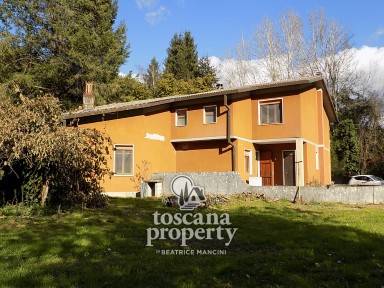 casa indipendente in vendita a Castelnuovo di Garfagnana in zona Monteperpoli