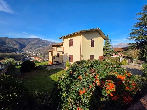 casa indipendente in vendita a Castelnuovo di Garfagnana in zona Monteperpoli