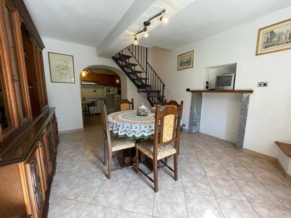 casa indipendente in vendita a Castiglione di Garfagnana in zona Valbona