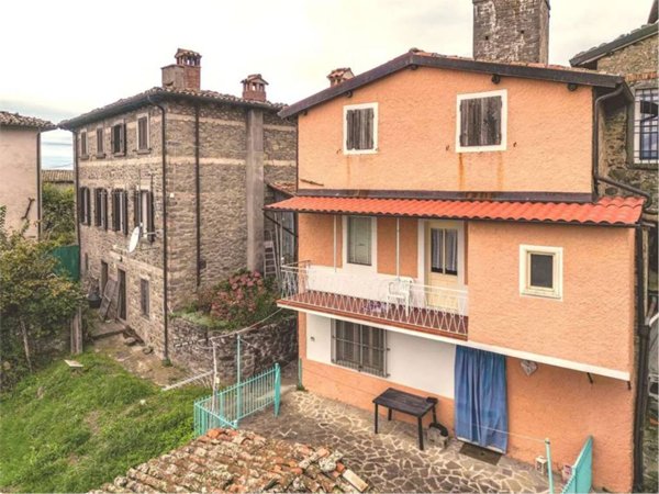 casa indipendente in vendita a Castiglione di Garfagnana in zona Cerageto
