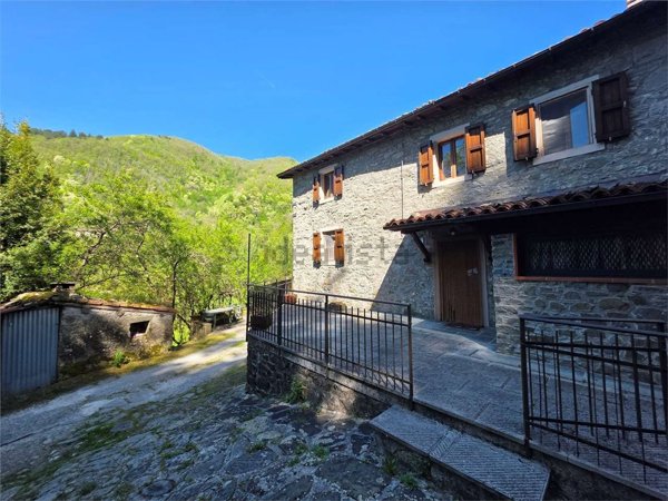 casa indipendente in vendita a Castiglione di Garfagnana