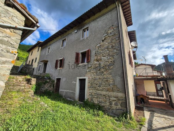 casa indipendente in vendita a Castiglione di Garfagnana in zona Valbona