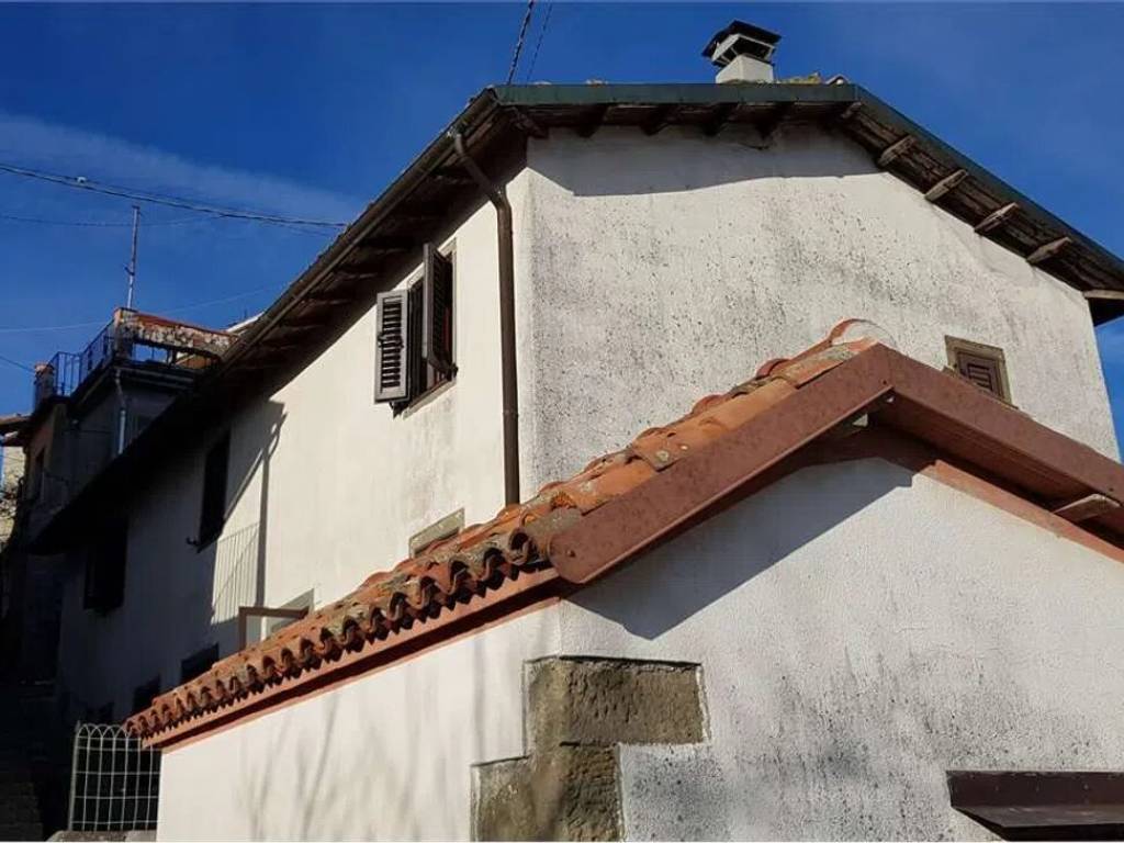 casa indipendente in vendita a Castiglione di Garfagnana in zona Chiozza