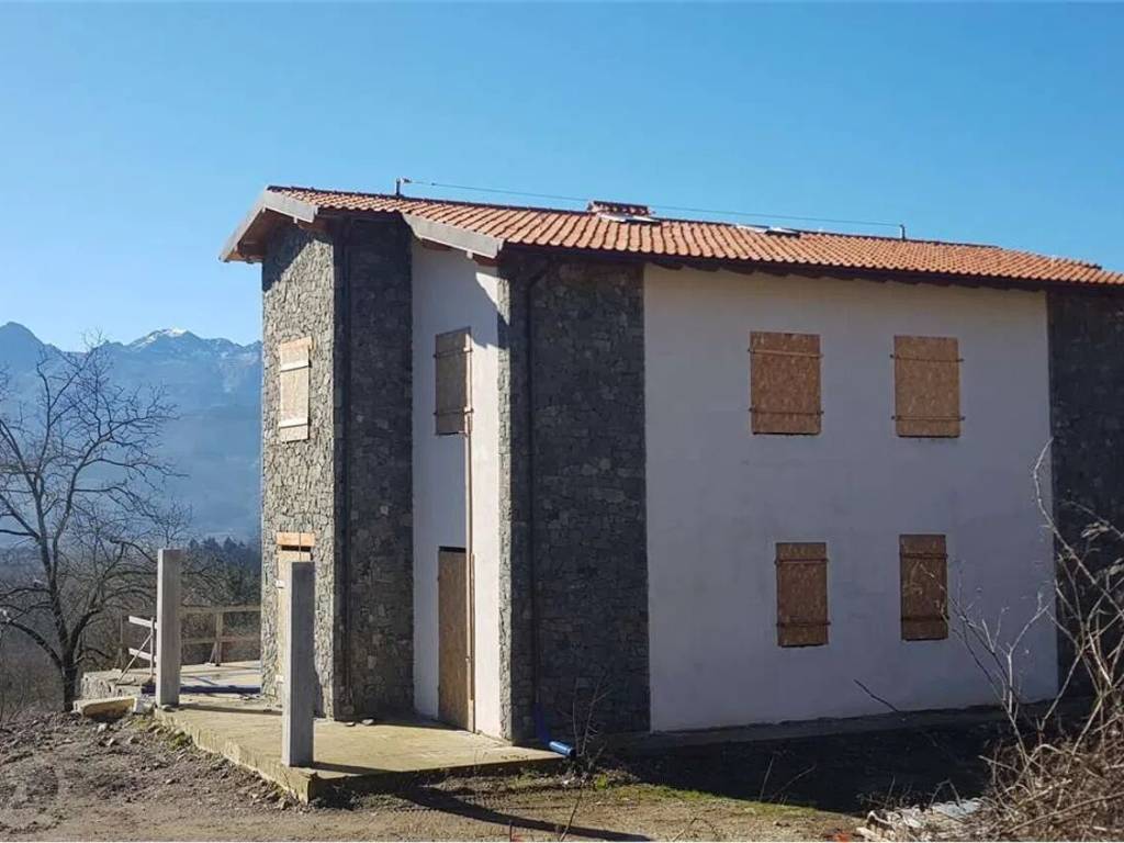 casa indipendente in vendita a Castiglione di Garfagnana