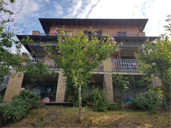 casa indipendente in vendita a Castiglione di Garfagnana in zona Chiozza