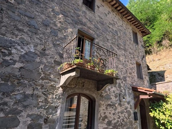 casa indipendente in vendita a Castiglione di Garfagnana in zona Valbona