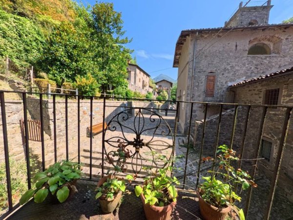 casa indipendente in vendita a Castiglione di Garfagnana in zona Cerageto