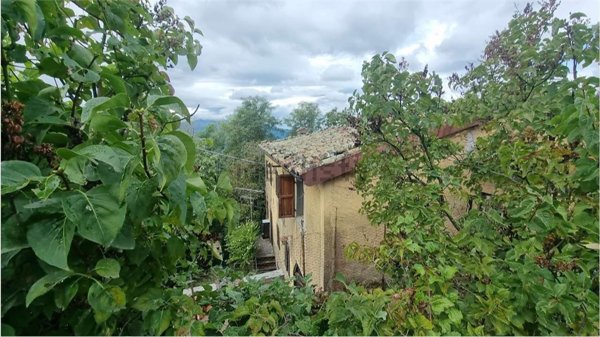 casa indipendente in vendita a Castiglione di Garfagnana in zona Chiozza