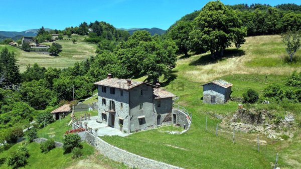 casa indipendente in vendita a Castiglione di Garfagnana in zona Cerageto
