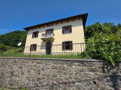 casa indipendente in vendita a Castiglione di Garfagnana in zona Cerageto