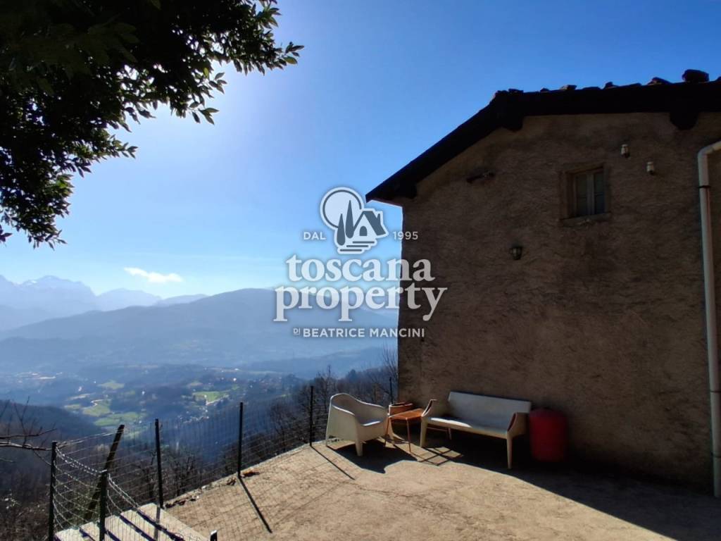 casa indipendente in vendita a Castiglione di Garfagnana in zona Chiozza