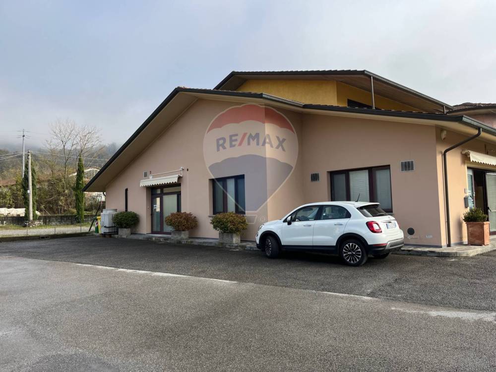 locale commerciale in vendita a Coreglia Antelminelli in zona Ghivizzano