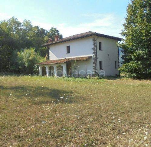 casa indipendente in vendita a Coreglia Antelminelli in zona Ghivizzano