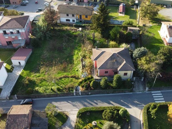 casa indipendente in vendita a Coreglia Antelminelli in zona Piano di Coreglia