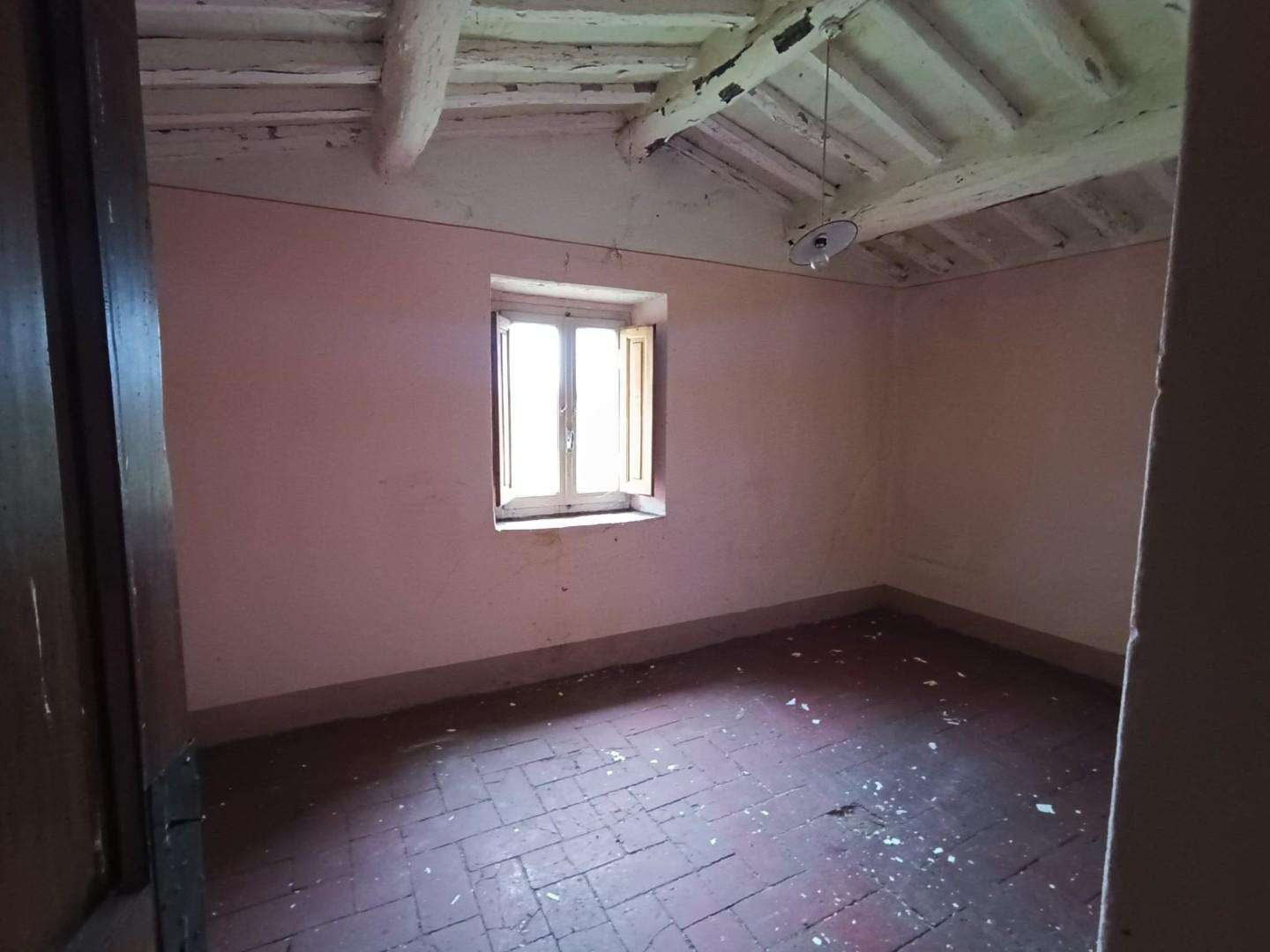 intera palazzina in vendita a Coreglia Antelminelli in zona Piano di Coreglia