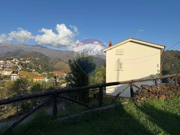casa indipendente in vendita a Coreglia Antelminelli