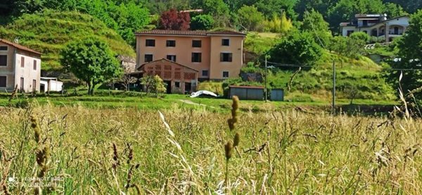 casa indipendente in vendita a Coreglia Antelminelli in zona Ghivizzano