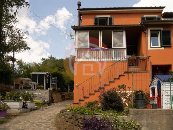 casa indipendente in vendita a Coreglia Antelminelli in zona Ghivizzano