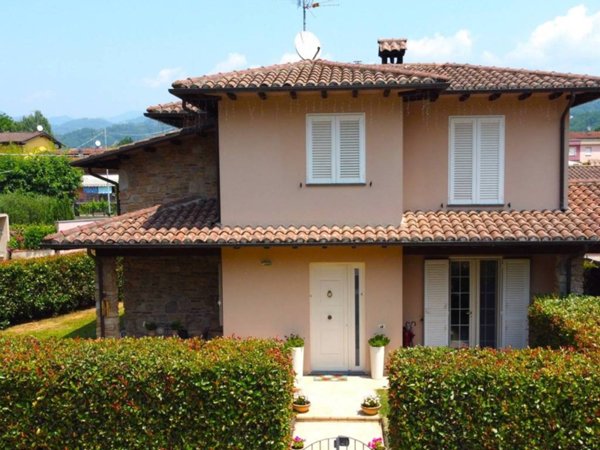 casa indipendente in vendita a Coreglia Antelminelli in zona Piano di Coreglia