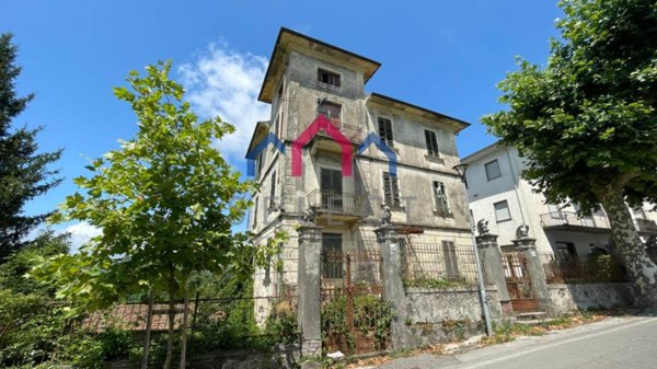 casa indipendente in vendita a Coreglia Antelminelli