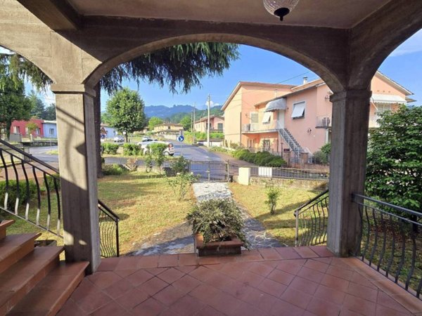 casa indipendente in vendita a Coreglia Antelminelli in zona Piano di Coreglia