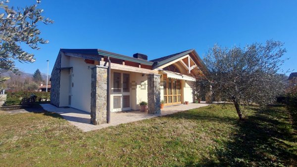 casa indipendente in vendita a Coreglia Antelminelli in zona Piano di Coreglia