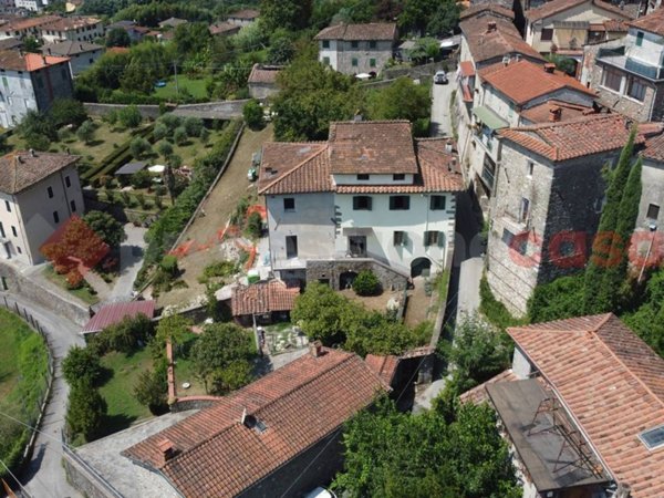 casa indipendente in vendita a Coreglia Antelminelli in zona Ghivizzano