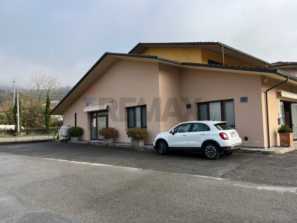 locale commerciale in vendita a Coreglia Antelminelli in zona Ghivizzano