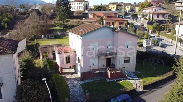casa indipendente in vendita a Coreglia Antelminelli in zona Ghivizzano