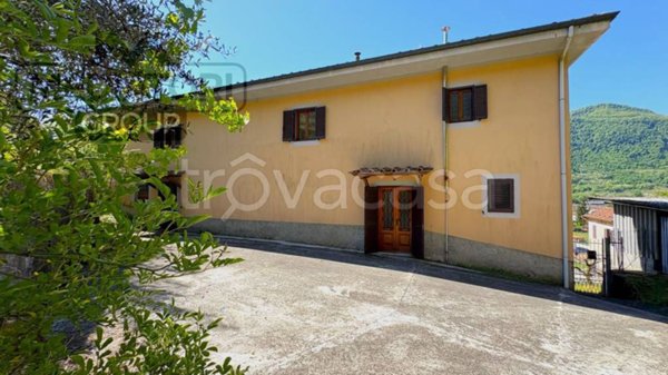 casa indipendente in vendita a Coreglia Antelminelli in zona Ghivizzano
