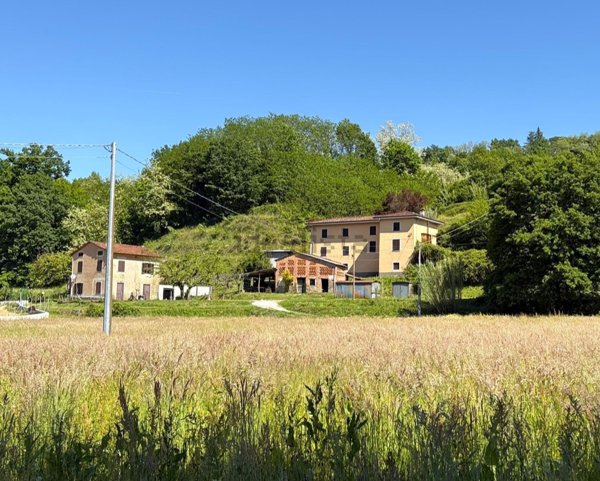 casa indipendente in vendita a Coreglia Antelminelli in zona Ghivizzano