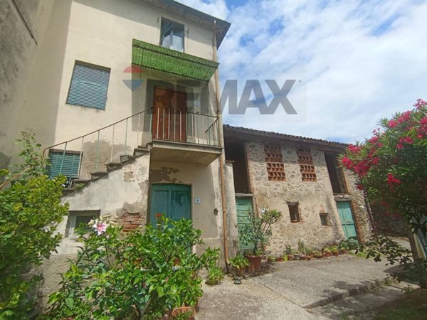 casa indipendente in vendita a Coreglia Antelminelli in zona Ghivizzano