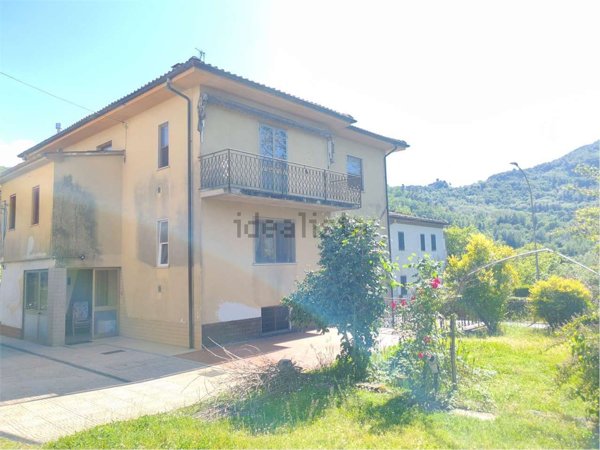 casa indipendente in vendita a Coreglia Antelminelli in zona Piano di Coreglia
