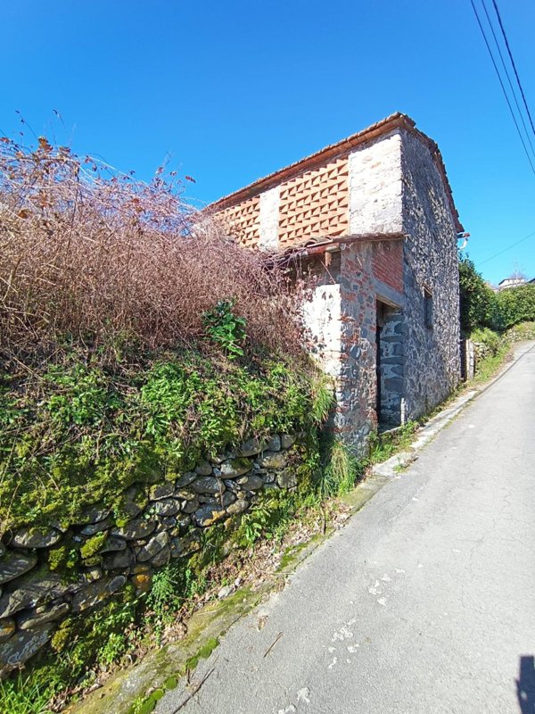 casa indipendente in vendita a Coreglia Antelminelli in zona Ghivizzano