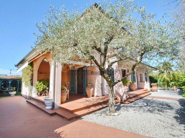 casa indipendente in vendita a Forte dei Marmi