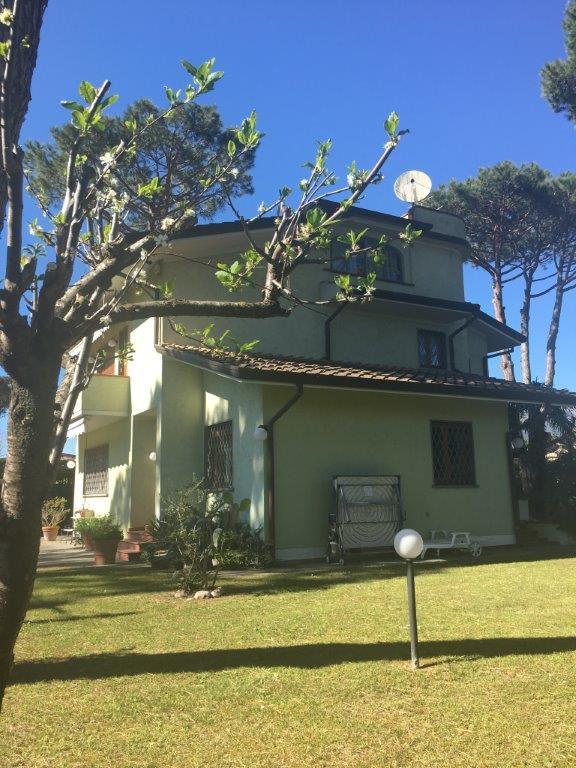 casa indipendente in vendita a Forte dei Marmi in zona Roma Imperiale