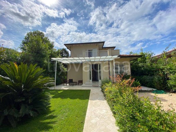 casa indipendente in vendita a Forte dei Marmi