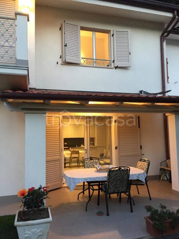 casa indipendente in vendita a Forte dei Marmi