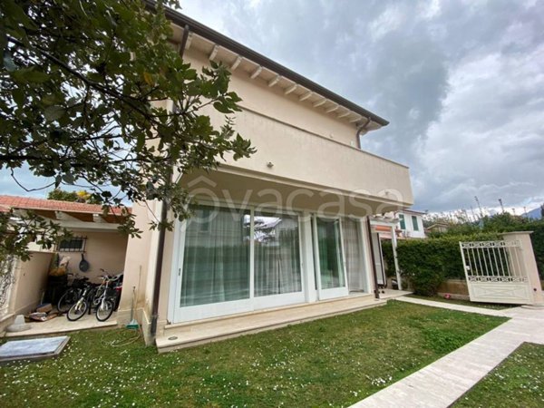 casa indipendente in vendita a Forte dei Marmi