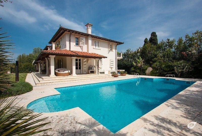 casa indipendente in vendita a Forte dei Marmi