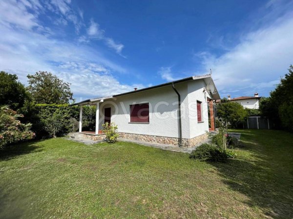 casa indipendente in vendita a Forte dei Marmi in zona Vittoria Apuana