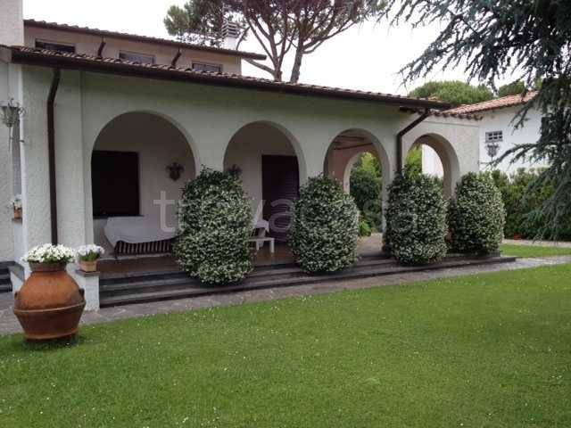 casa indipendente in vendita a Forte dei Marmi in zona Roma Imperiale