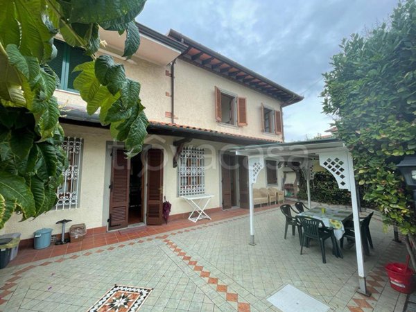 casa indipendente in vendita a Forte dei Marmi